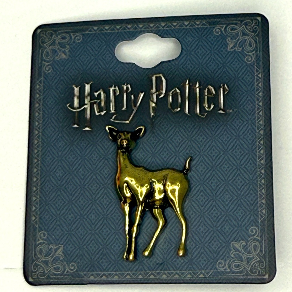 Harry Potter Pin Doe Deer Patronus Gold Tone on Card BioWorld 2018